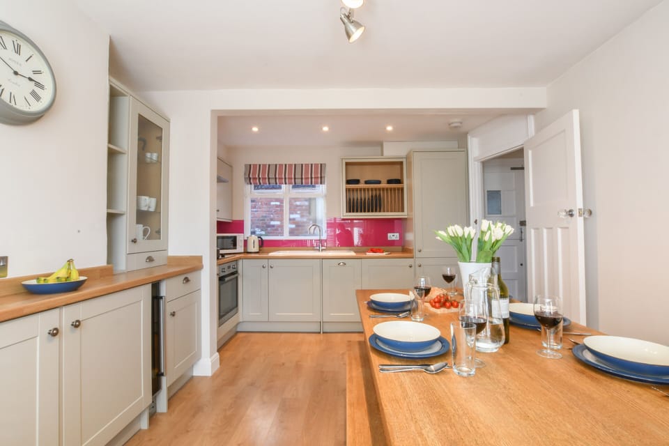 Fridge, dishwasher, cookware/dishes/utensils