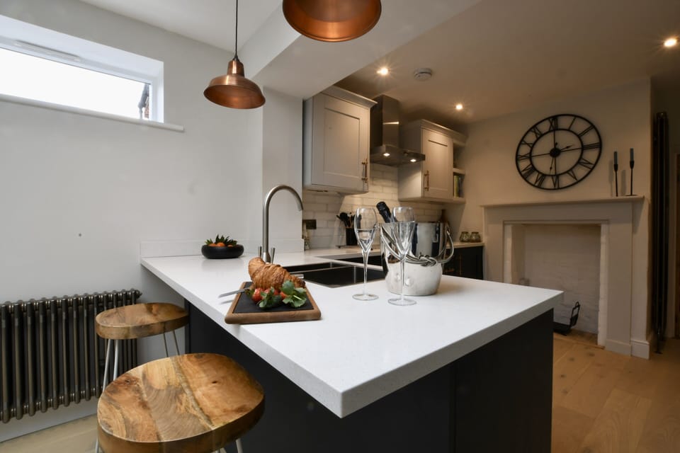 Cottage | Private kitchen | Fridge, dishwasher, cookware/dishes/utensils