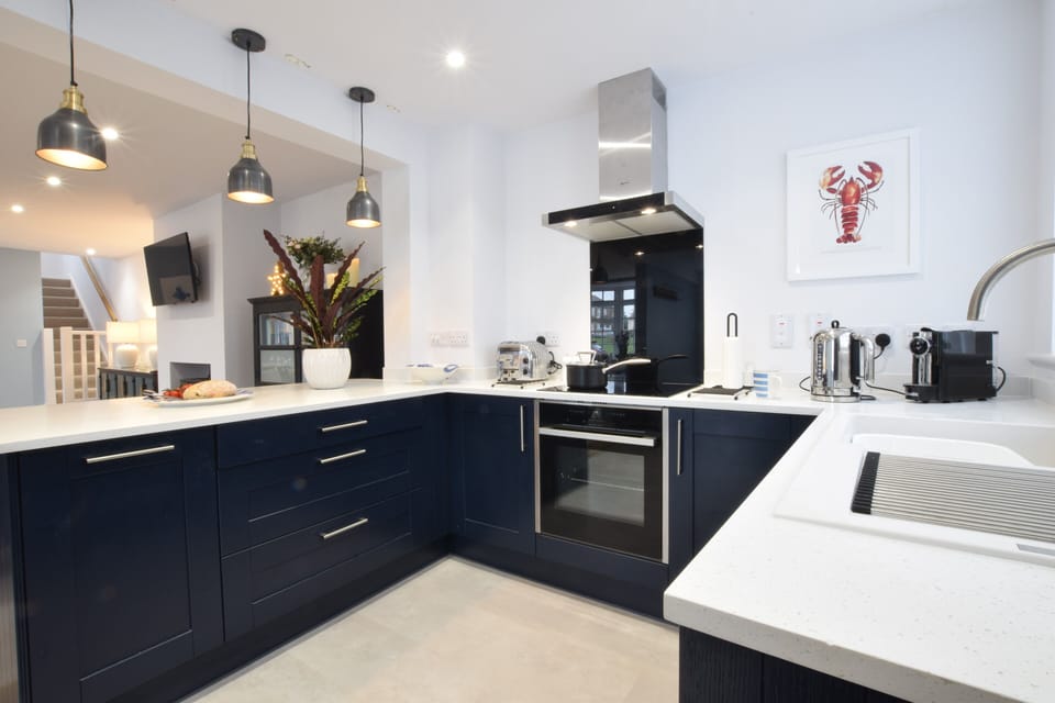 Fridge, dishwasher, cookware/dishes/utensils