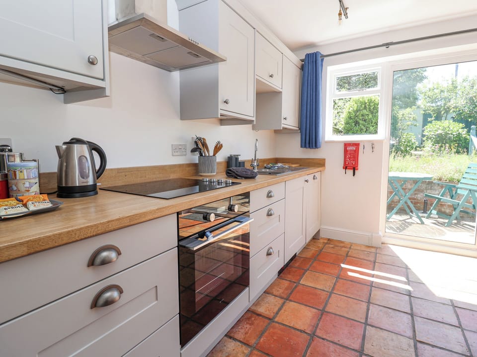 Cottage | Private kitchen | Fridge, microwave, dishwasher, electric kettle