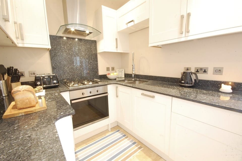 Fridge, dishwasher, cookware/dishes/utensils