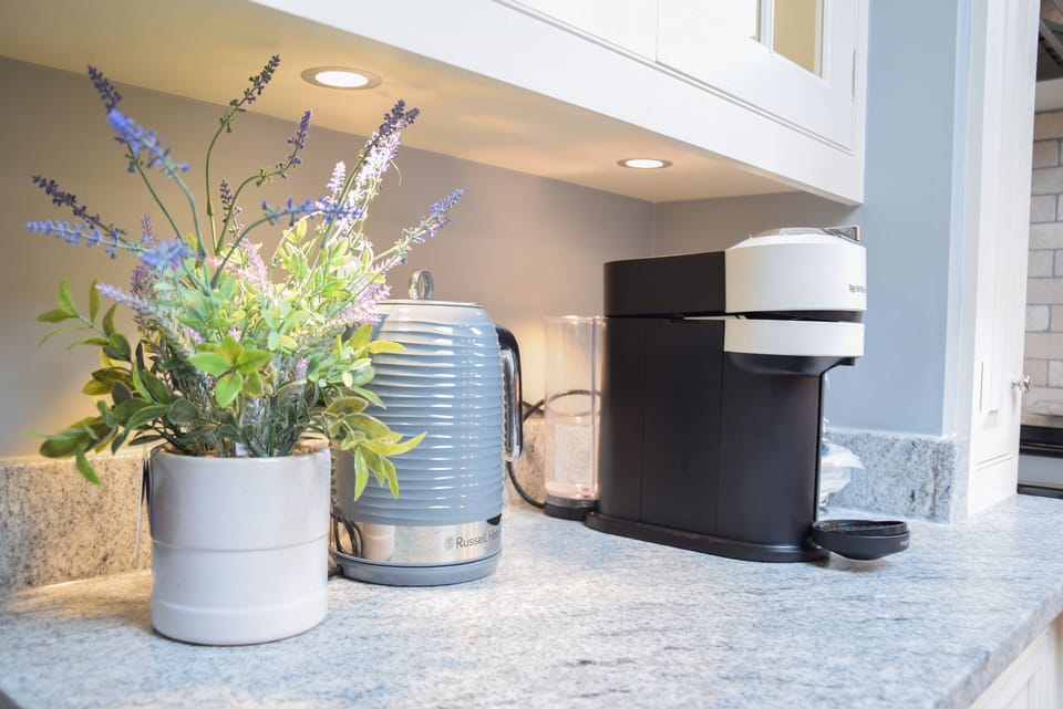 Fridge, microwave, dishwasher, cookware/dishes/utensils