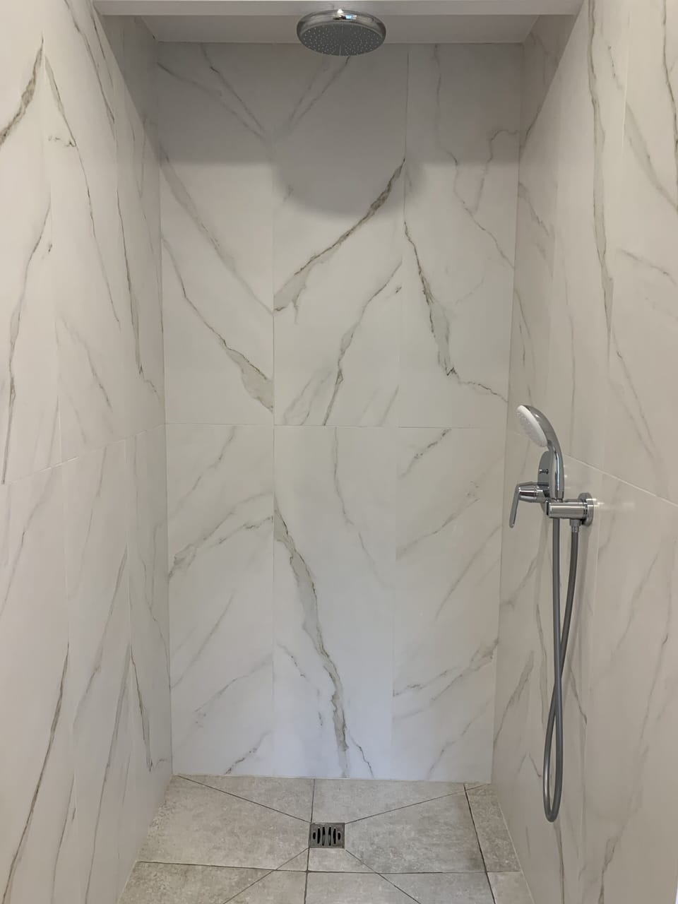 Family Double Room | Bathroom | Shower, rainfall showerhead, towels