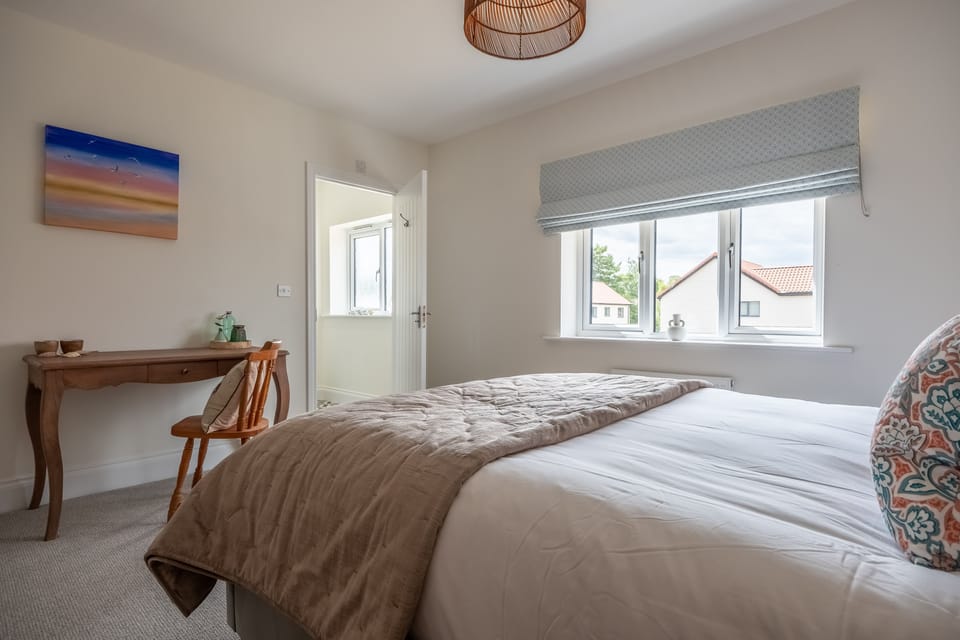 First floor: Looking to the en-suite in the master bedroom