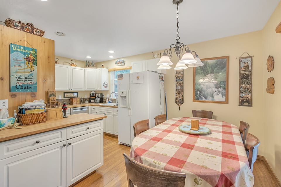 House, 3 Bedrooms | Private kitchen | Fridge, oven, coffee/tea maker, toaster