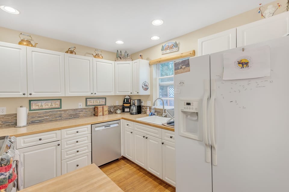 House, 3 Bedrooms | Private kitchen | Fridge, oven, coffee/tea maker, toaster
