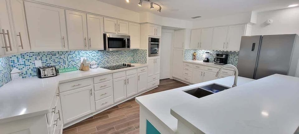 House, 4 Bedrooms | Private kitchen | Full-size fridge, oven, coffee/tea maker, toaster