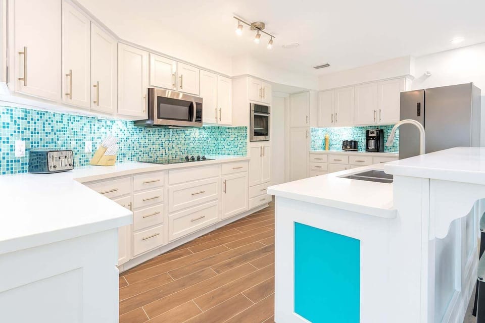 House, 4 Bedrooms | Private kitchen | Full-size fridge, oven, coffee/tea maker, toaster