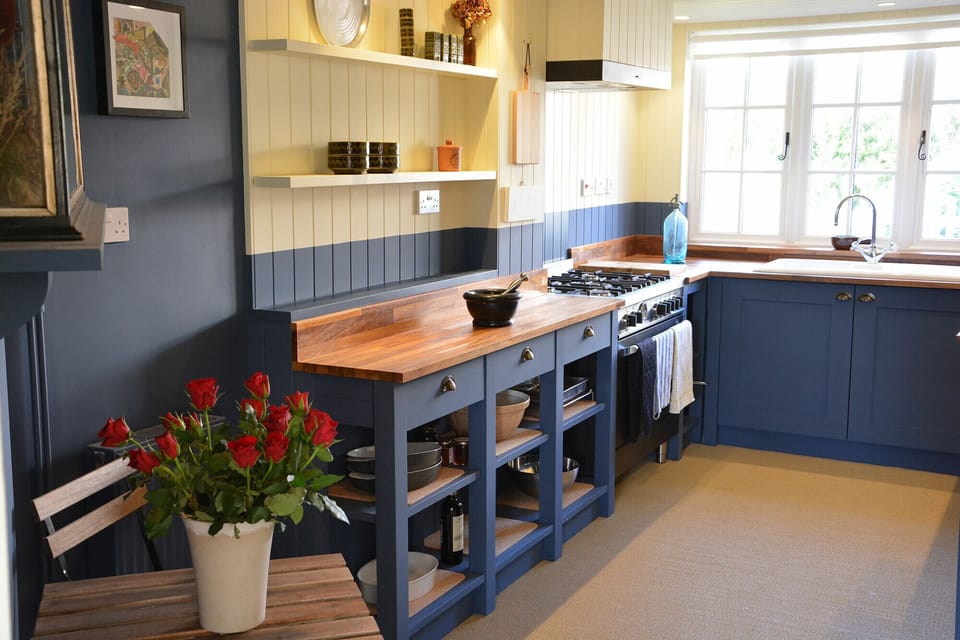 Fridge, dishwasher, cookware/dishes/utensils
