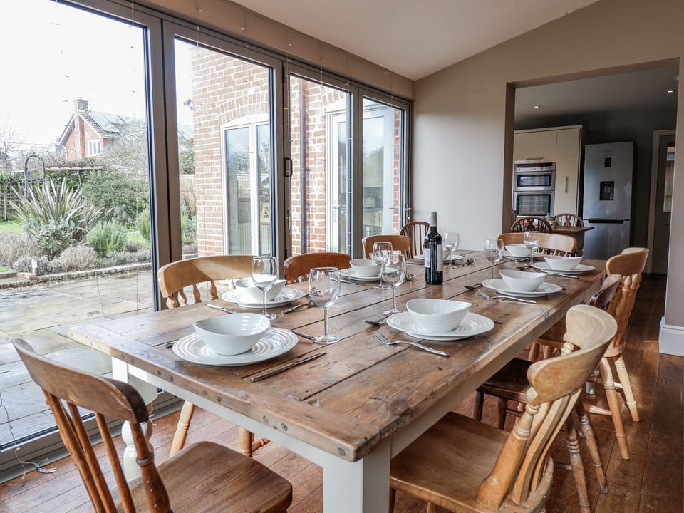 Cottage | Dining