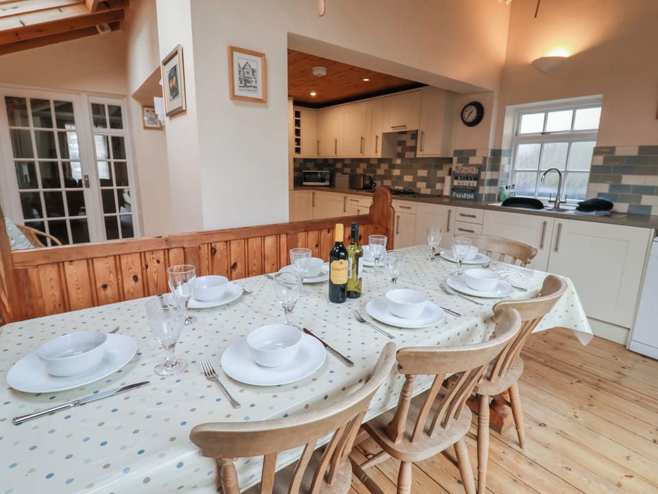 Cottage | Dining