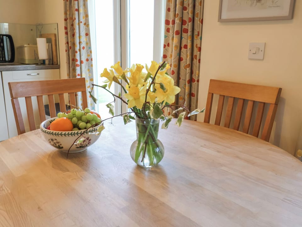 Cottage | Dining