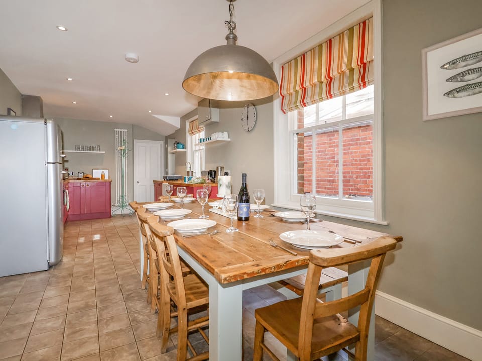 Cottage | Private kitchen | Fridge, cookware/dishes/utensils