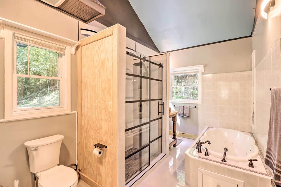 En-Suite Bathroom | Jetted Soaker Tub | Spa Shower
