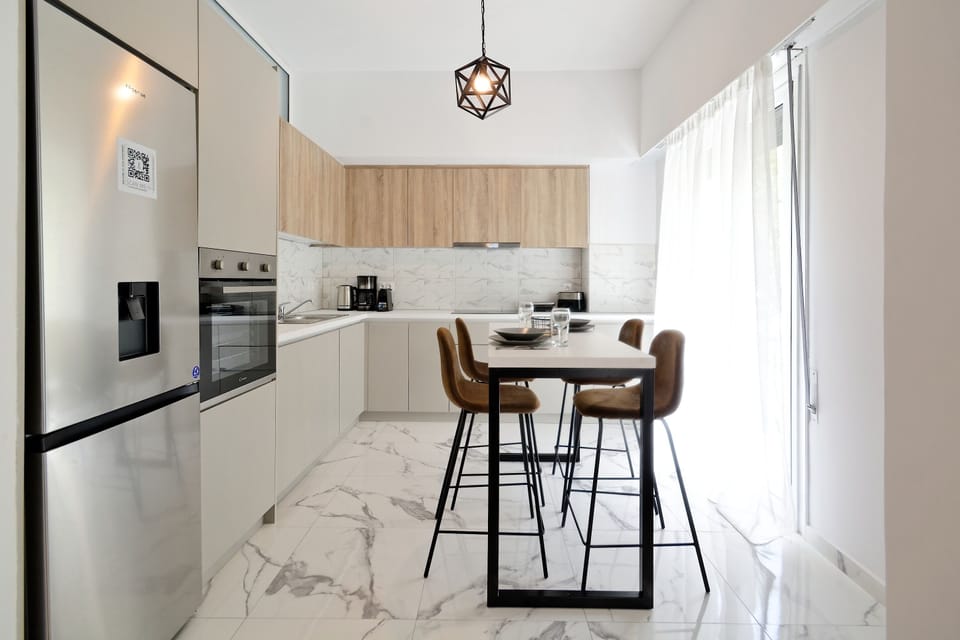 Luxury Apartment | 3 bedrooms, in-room safe, individually decorated, individually furnished