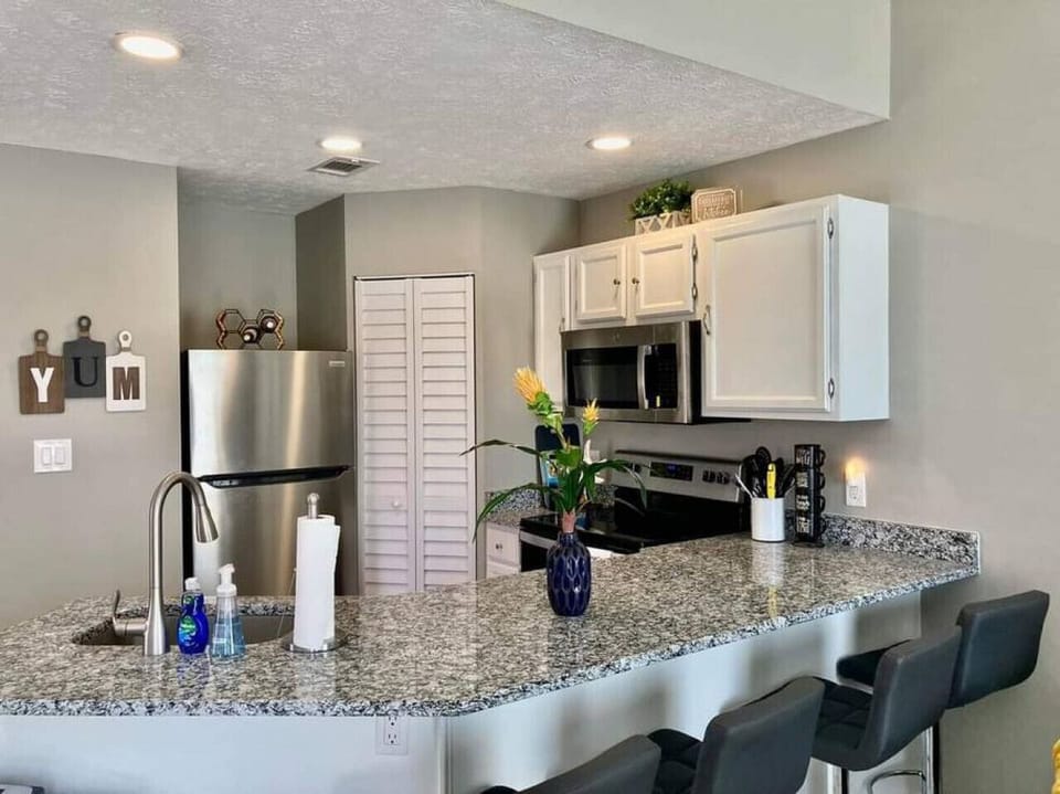 Brand new Granite countertops for the open bar concept kitchen. As well as brand new stainless steel appliances throughout.