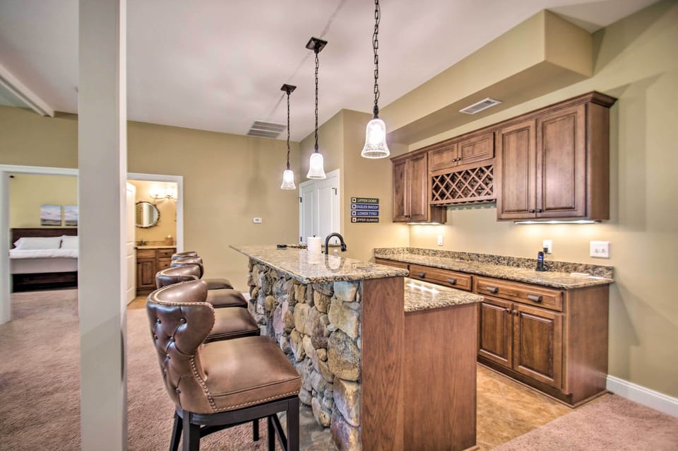 Lower Living Area | Wet Bar