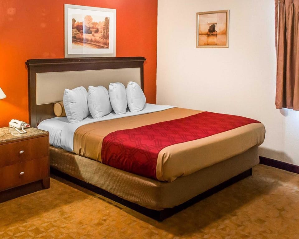 Desk, blackout drapes, free WiFi, bed sheets