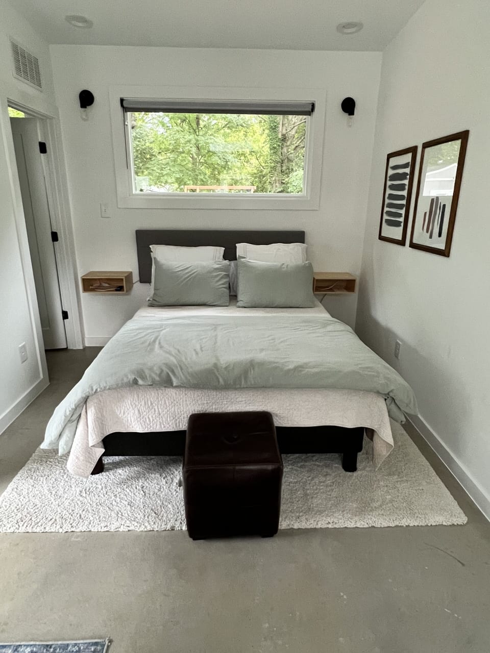 Queen-size bed, slumber in serenity!