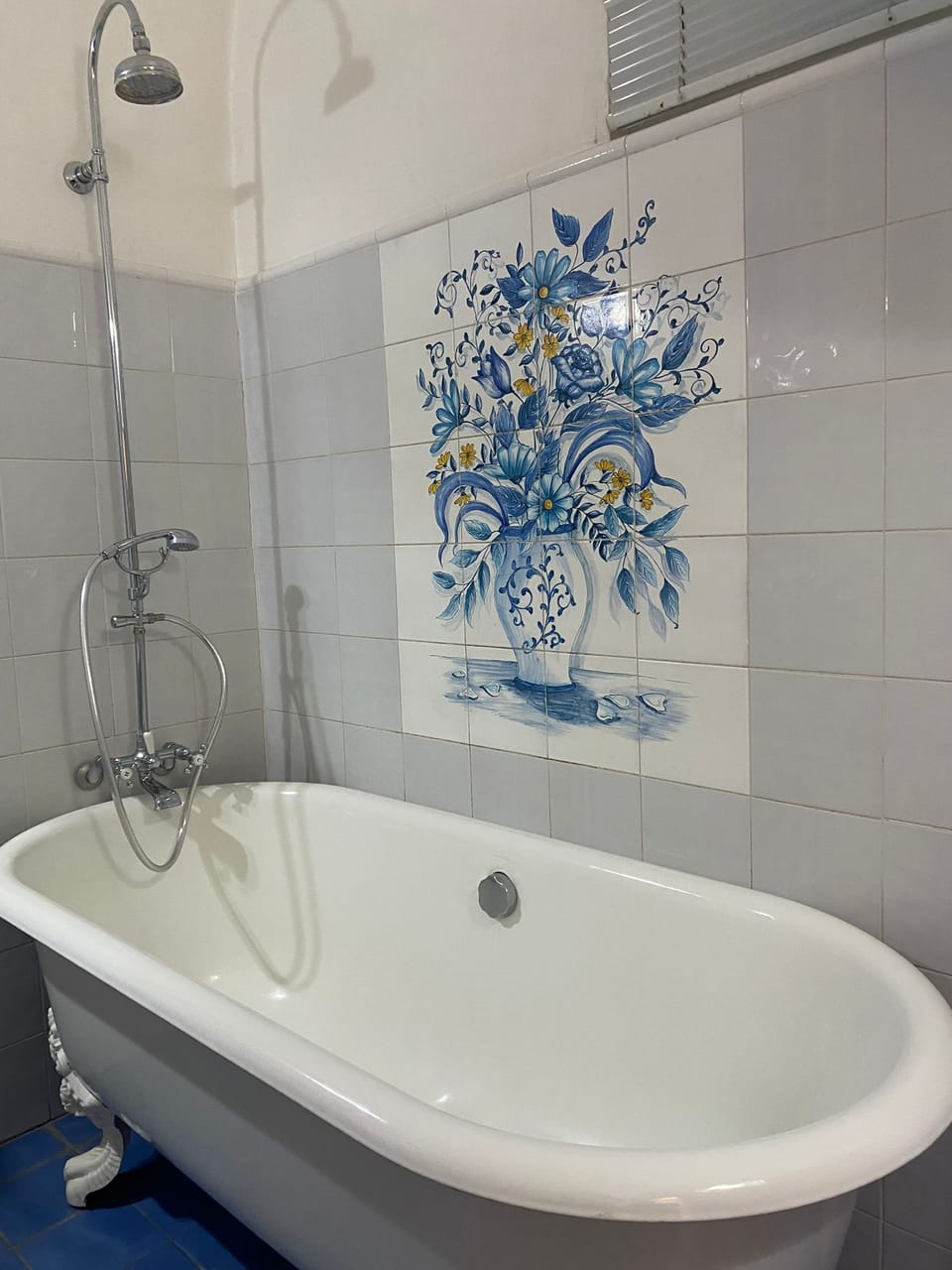 Double Room with Bathtub | Bathroom | Rainfall showerhead, designer toiletries, hair dryer, bathrobes