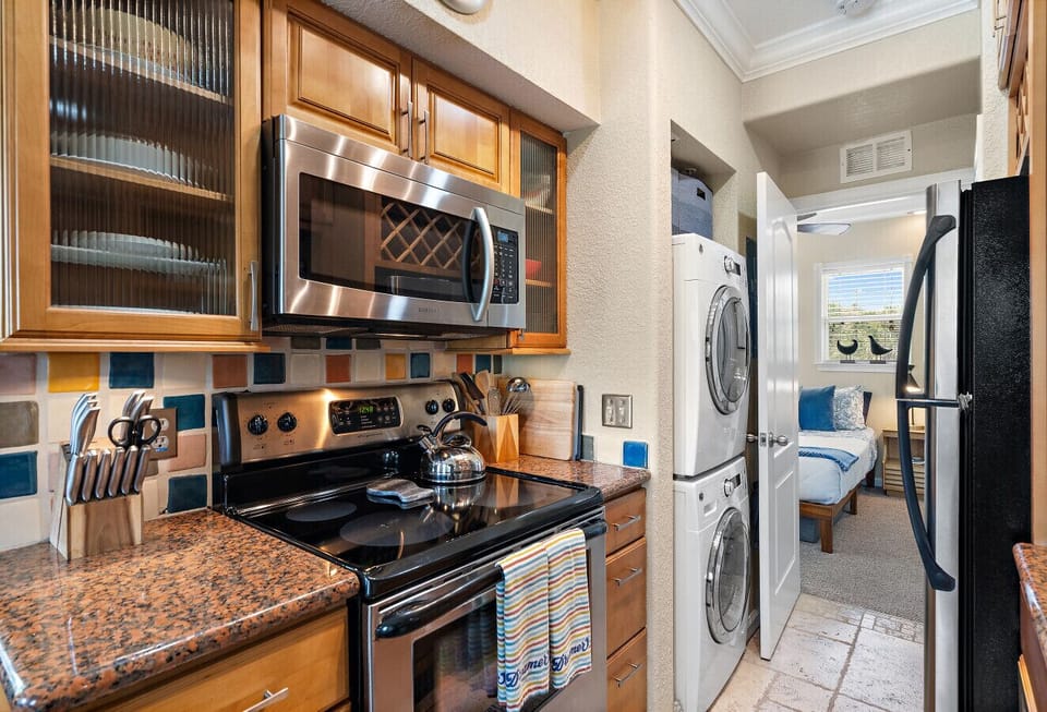Kitchen with Washer & Dryer