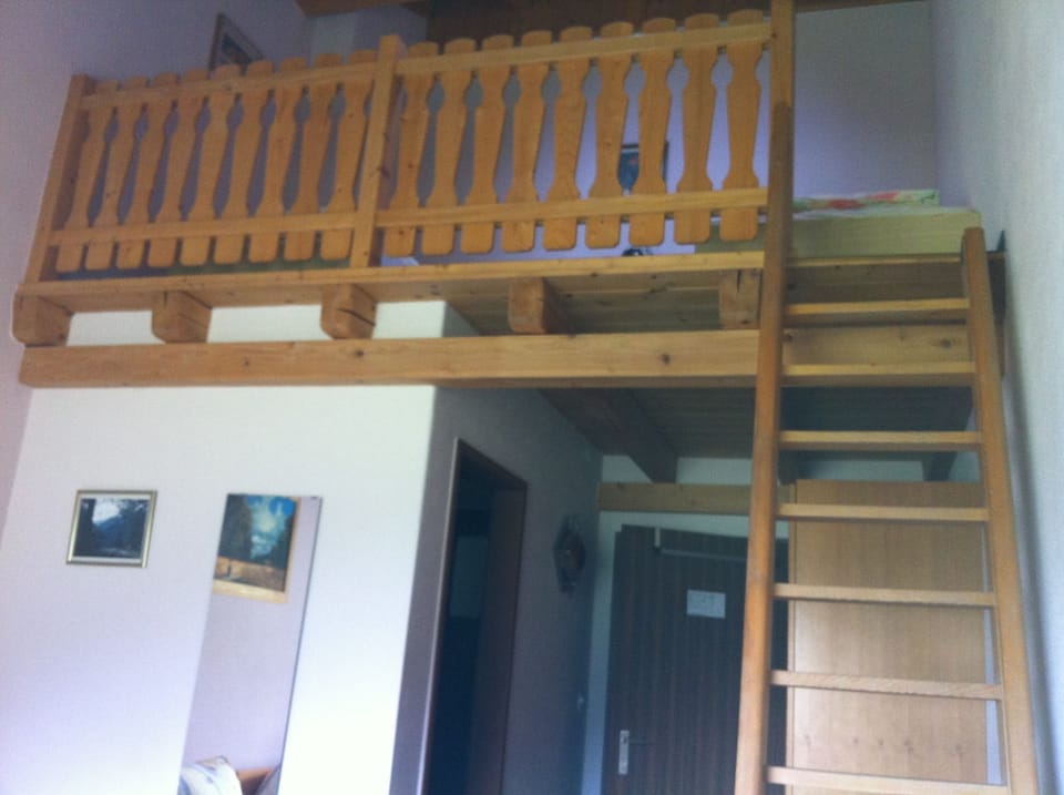 Desk, soundproofing, cribs/infant beds, rollaway beds (surcharge)