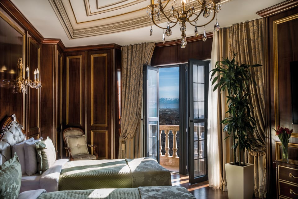 Royal Suite | Premium bedding, minibar, in-room safe, desk