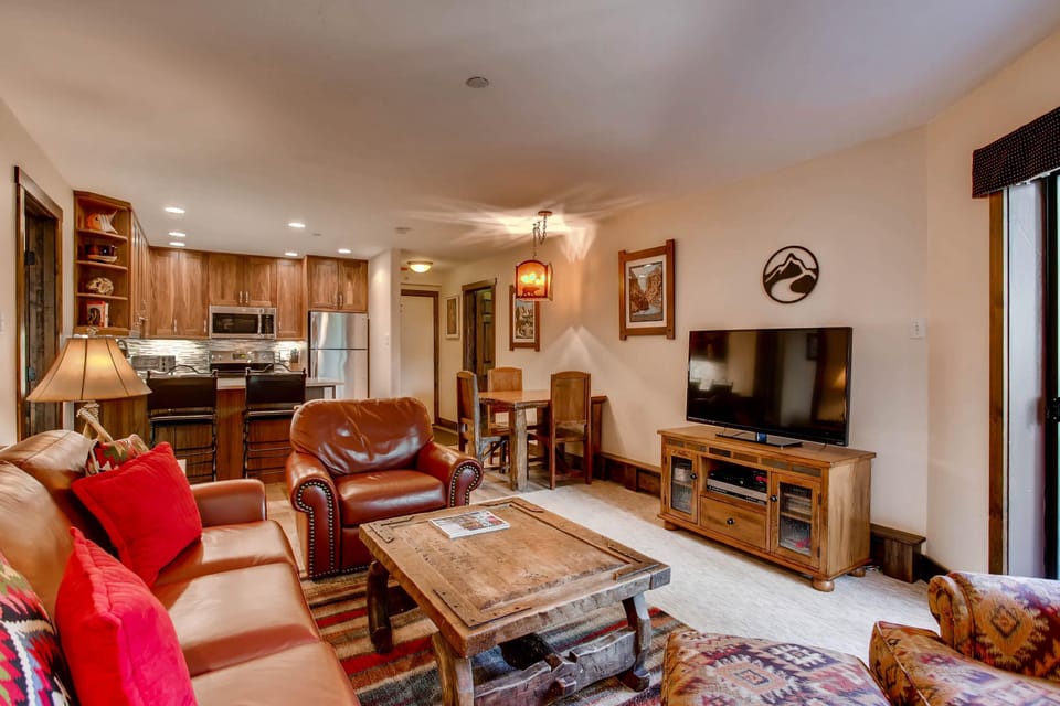 Condo, Multiple Beds (Westwind 108 2BD 2BA Platinum Condo i) | Living room | TV