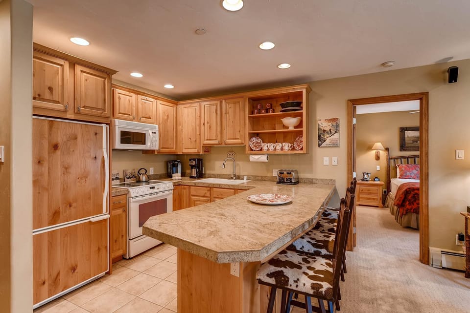 Condo, 1 King Bed (Westwind 202 2BD 2BA Platinum Condo i) | Private kitchen