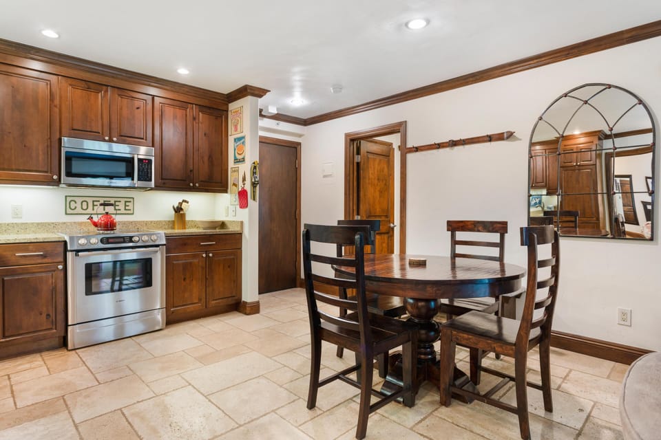 Condo, 1 King Bed (Westwind 207 2BD 2BA Platinum Condo i) | Private kitchen