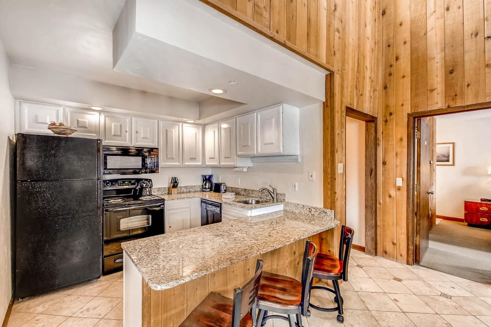 Condo, 1 King Bed (Westwind 403 1BD 2BA Gold Condo in Li) | Private kitchen