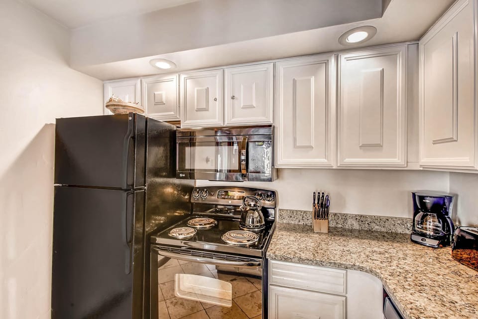 Condo, 1 King Bed (Westwind 403 1BD 2BA Gold Condo in Li) | Private kitchen