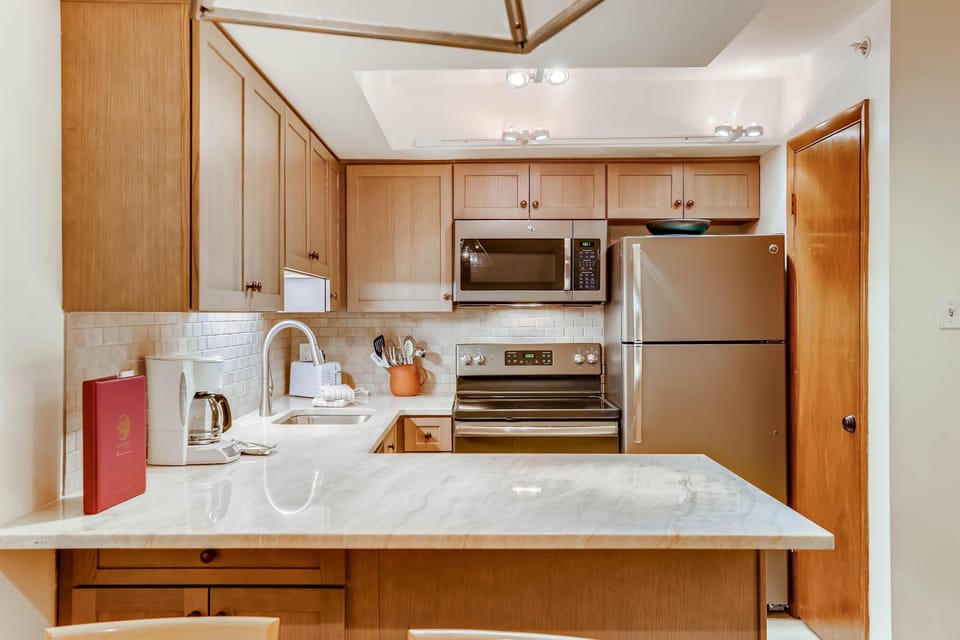 Condo, 1 King Bed with Sofa bed (Westwind 109 1BD 1.5BA Gold Condo in ) | Private kitchen