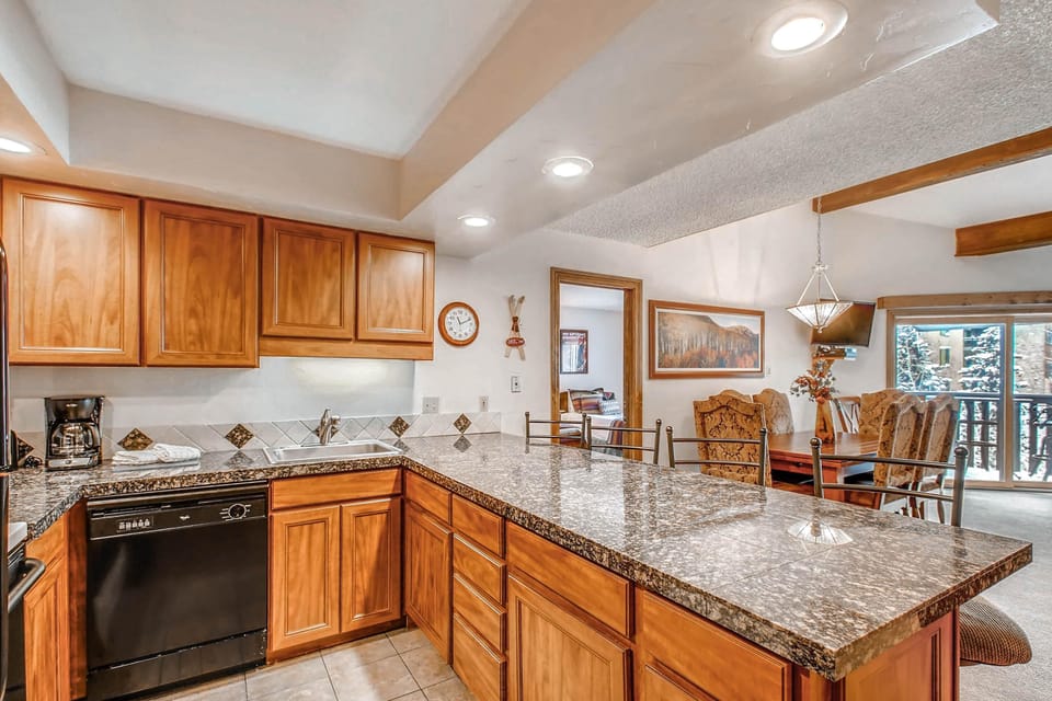 Condo, Multiple Beds (Westwind 405 4BD 3BA Gold Condo in Li) | Private kitchen