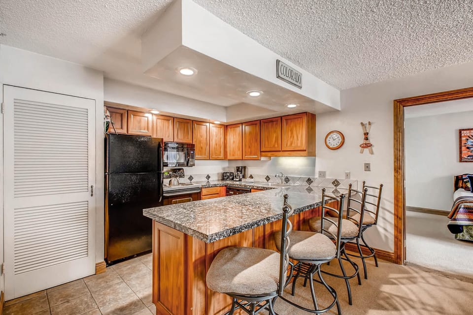 Condo, Multiple Beds (Westwind 405 4BD 3BA Gold Condo in Li) | Private kitchen