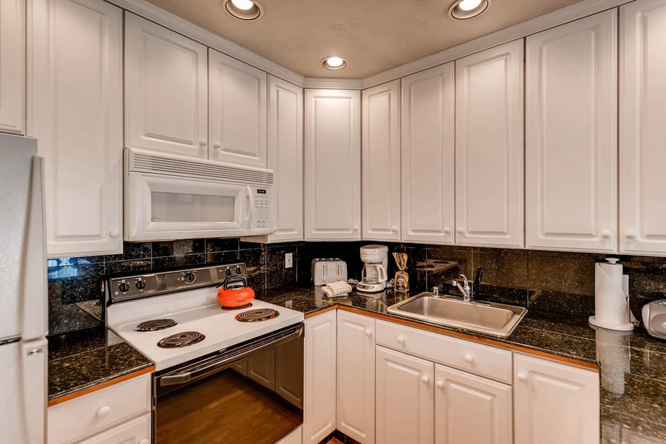 Condo, 1 King Bed with Sofa bed (Westwind 406 2BD 2BA Diamond Condo in) | Private kitchen