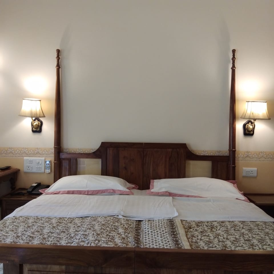 Deluxe Room | In-room safe, desk, soundproofing, iron/ironing board (on request)