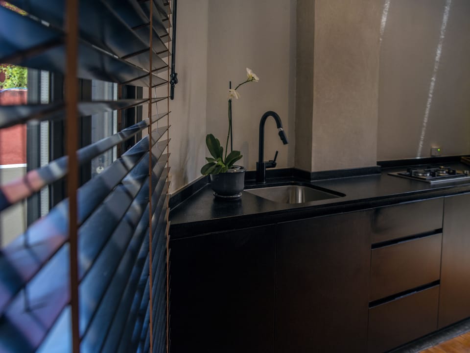 Loft 3 Van Gogh | Living area | 48-inch Smart TV with digital channels, TV, fireplace