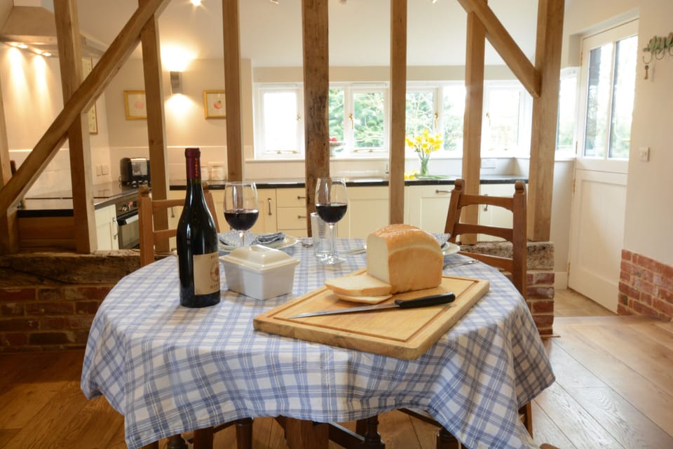 Fridge, cookware/dishes/utensils