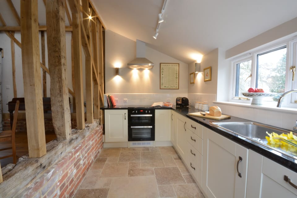 Fridge, cookware/dishes/utensils