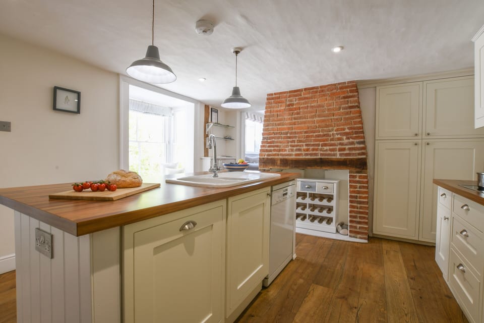 Fridge, dishwasher, cookware/dishes/utensils