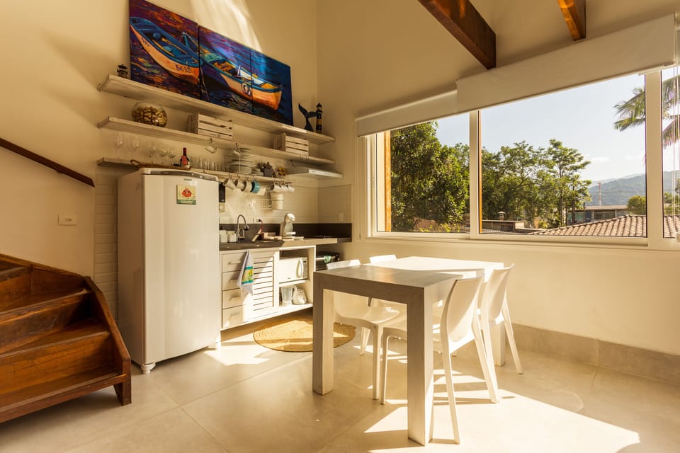 FLAT ACQUA ROMANCE, VISTA E OFURÔ 5B | Living area | 32-inch flat-screen TV with cable channels, TV