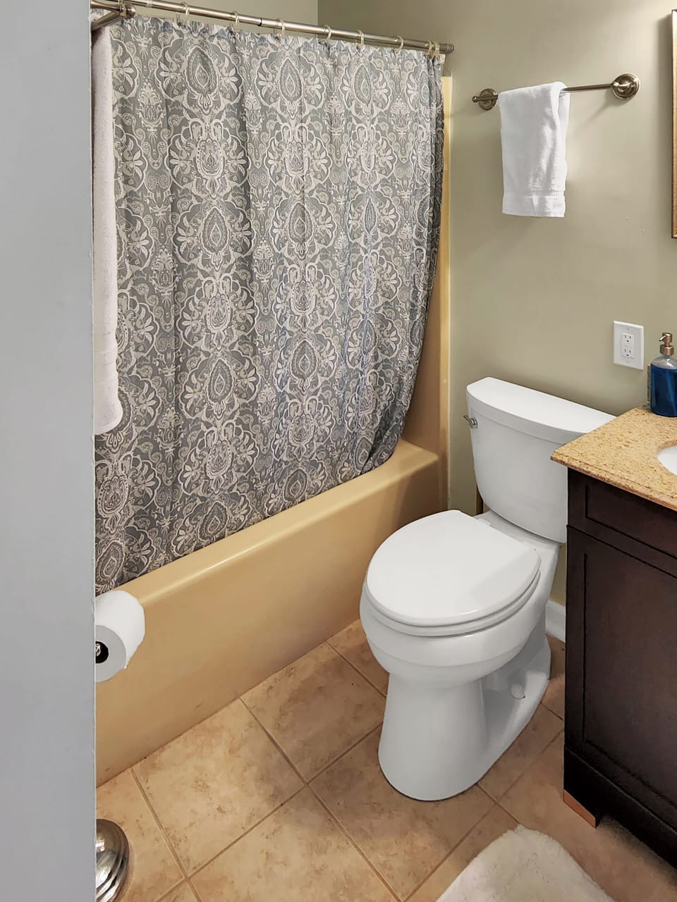 Downstairs full bathroom