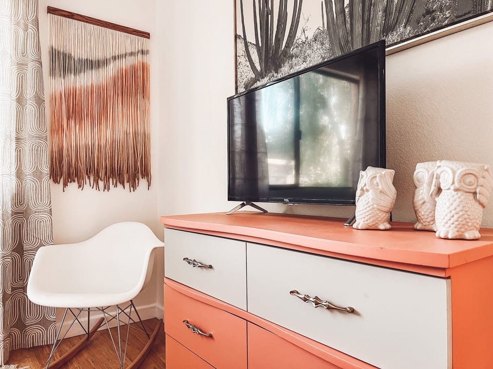 Guest bedroom decor