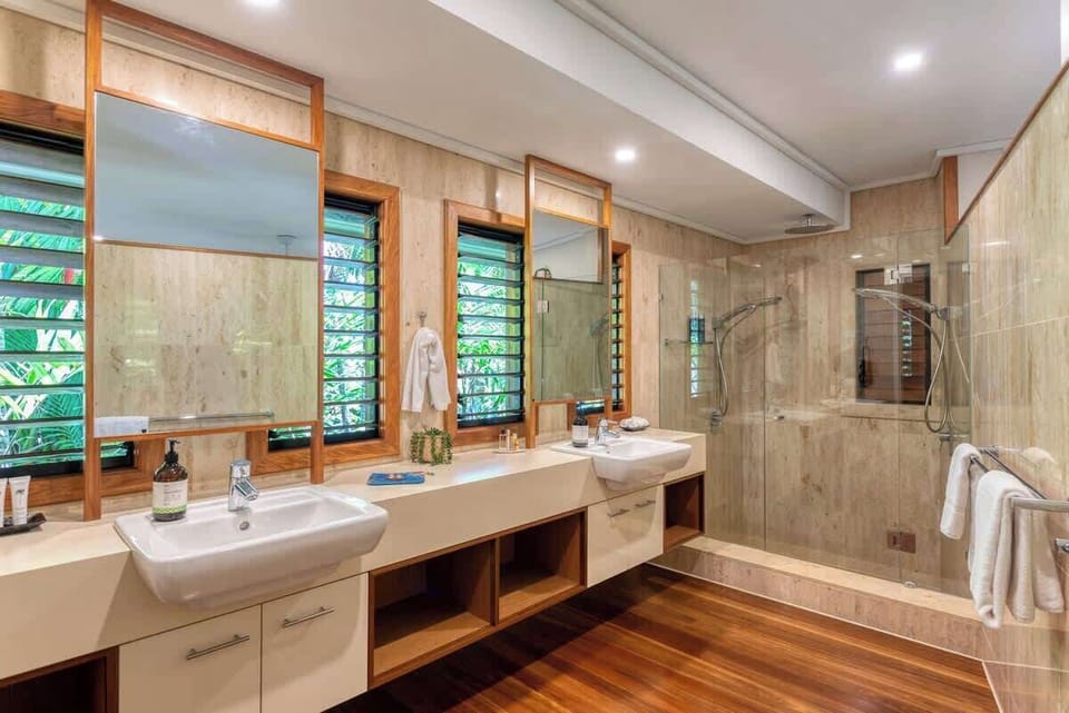  Indulge in the spaciousness of the full bathroom, equipped with two vanities and two showerheads.