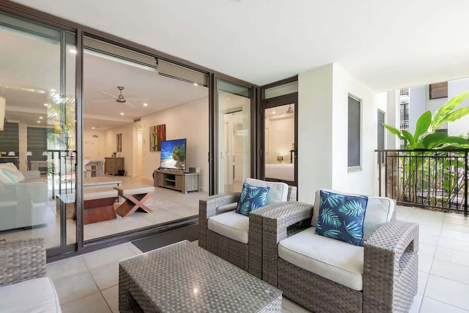 Savour engaging conversations on the spacious balcony, while enjoying the refreshing breeze and pool views. This is the perfect spot to connect and create lasting memories.