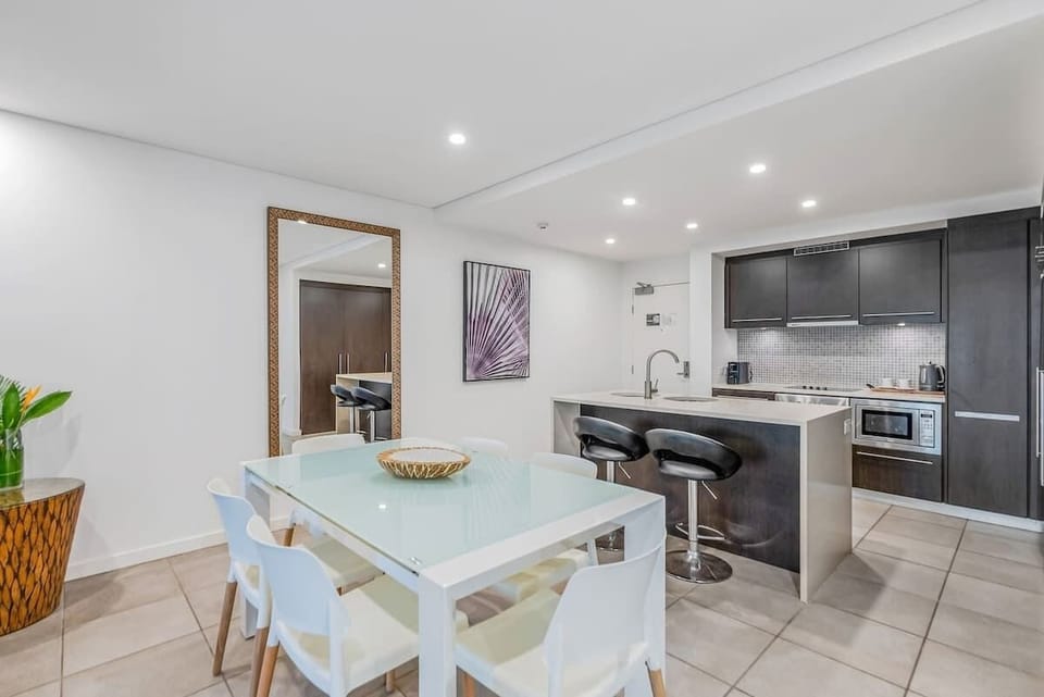 Dining at home is a breeze with a contemporary six-seater table next to the kitchen.
