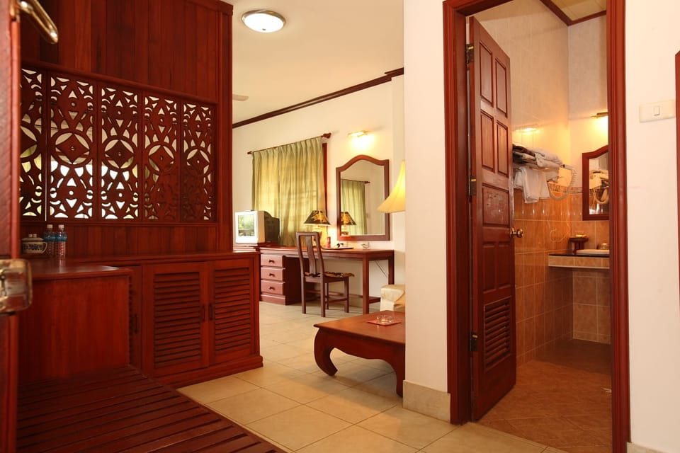 Minibar, in-room safe, rollaway beds, free WiFi