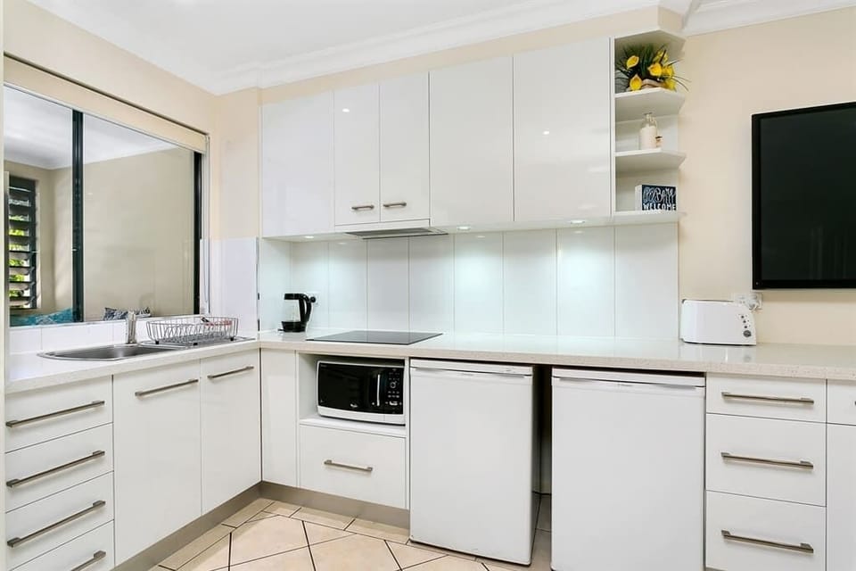 The kitchenette is fully-equipped with all the essentials needed to prepare light meals at home.