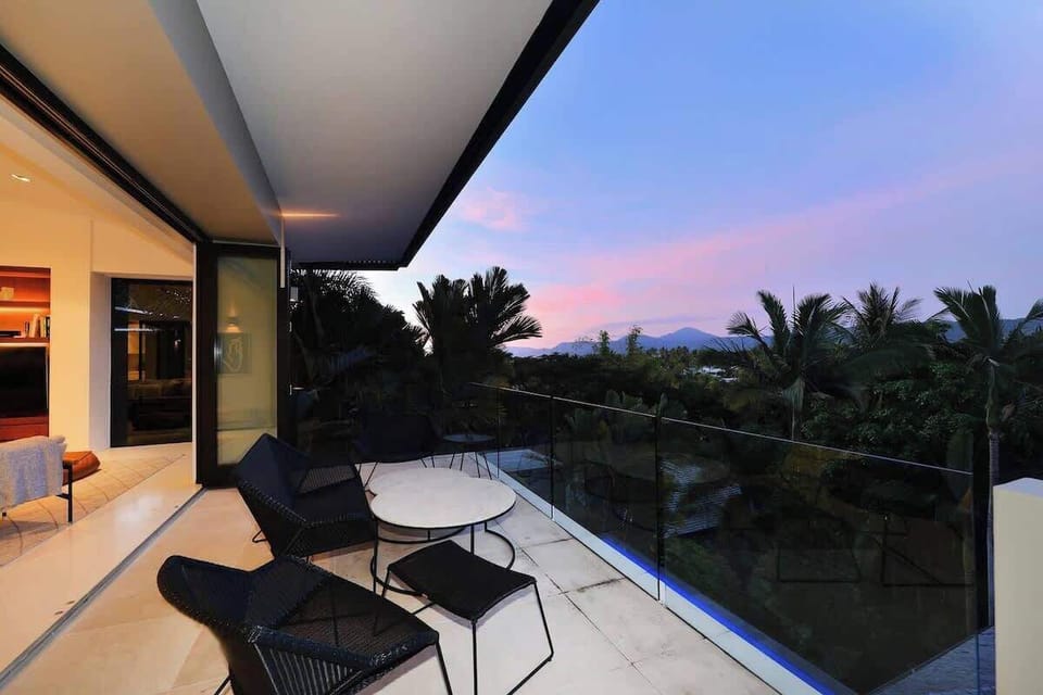 The living area extends to an undercover balcony with seating to enjoy stunning sunsets across the ranges over a glass of wine. 